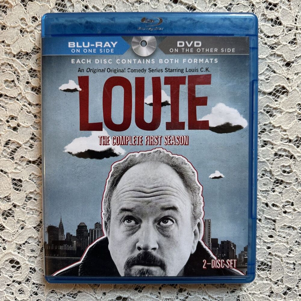 Louie: The Complete First Season (Blu-ray/DVD, 2011, 2-Disc Set, DVD/Blu-ray)